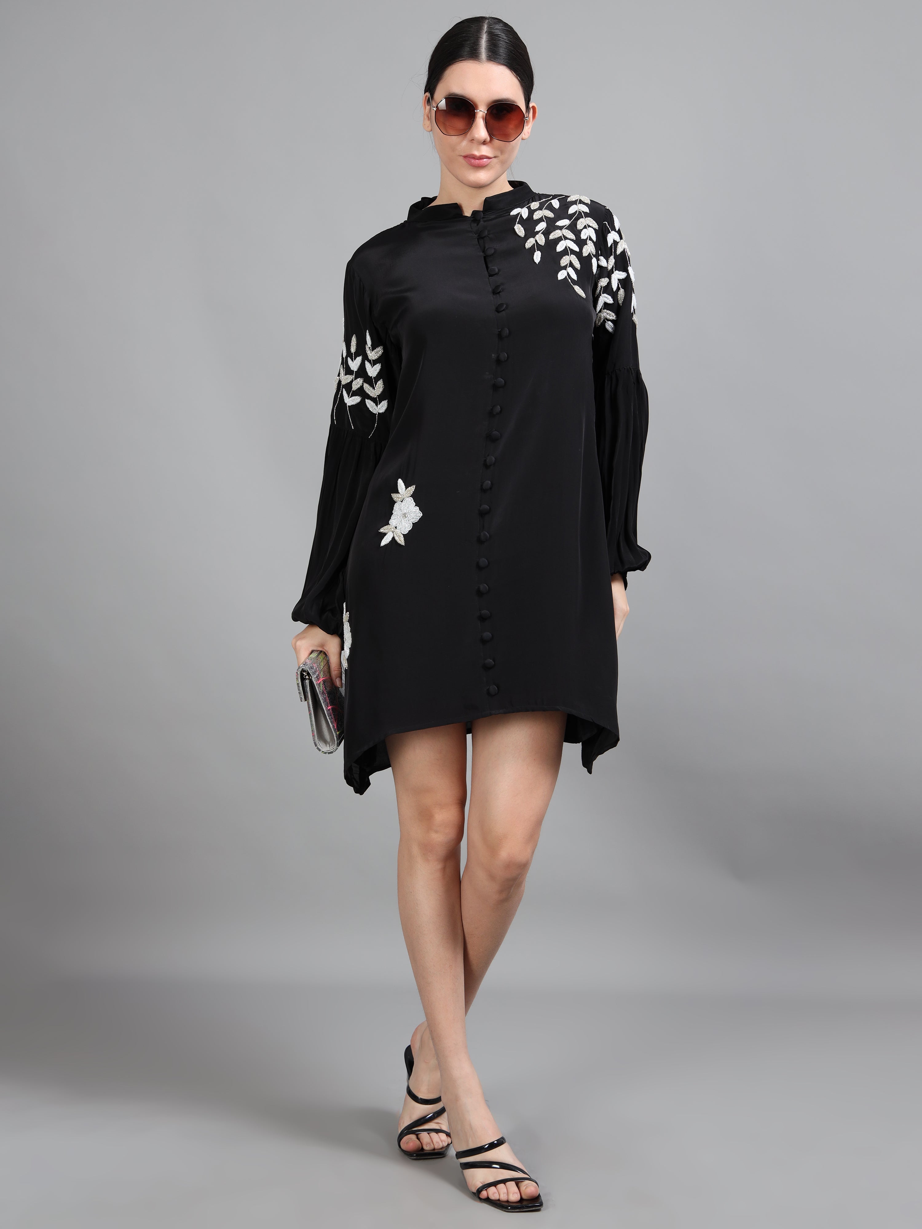 Eclipse Noir – The Timeless Black Dress.