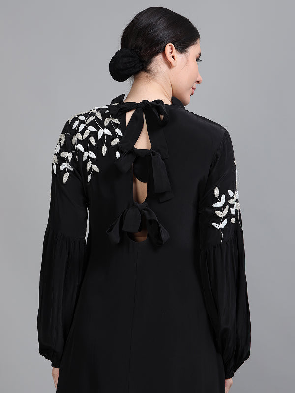 Eclipse Noir – The Timeless Black Dress.