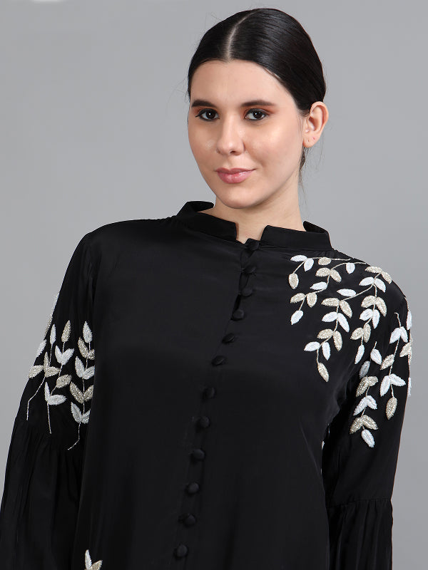 Eclipse Noir – The Timeless Black Dress.